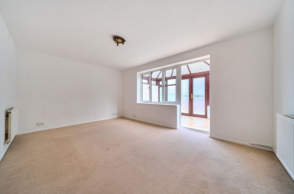 Property photo 3 of 23 Sitting Room