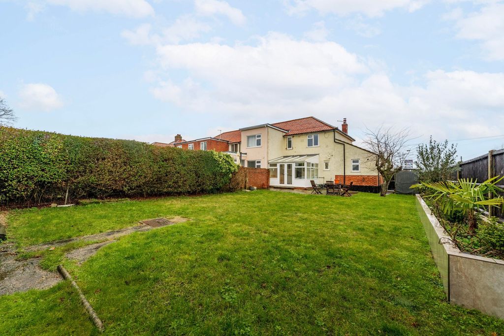 Property photo 2 of 20