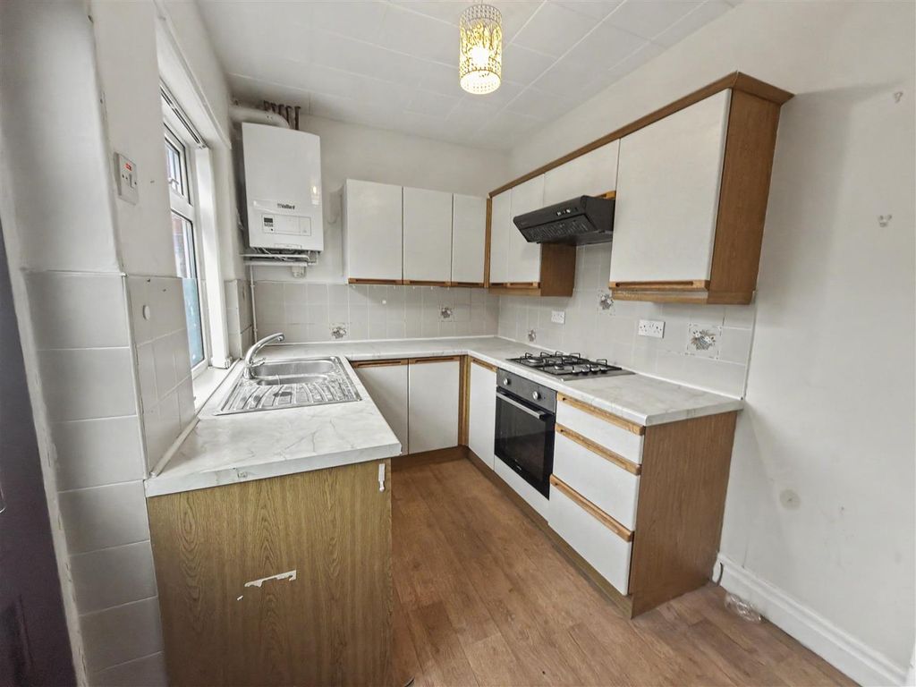 Property photo 3 of 8 Kitchen / Diner