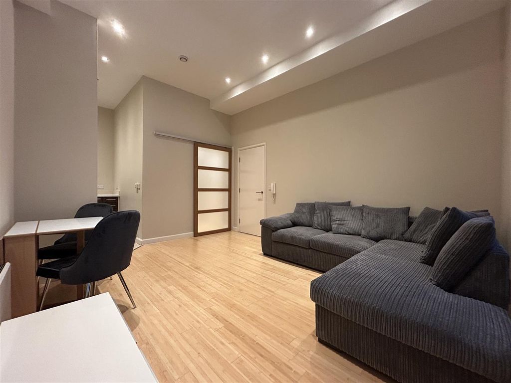 Property photo 2 of 12 Livingroom (3).Jpeg