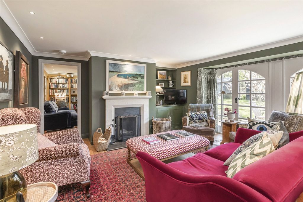 Property photo 3 of 18 Sitting Room
