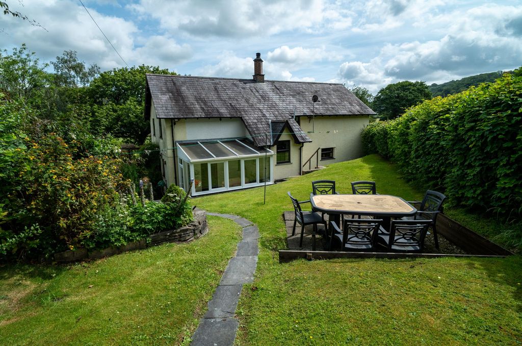 Property photo 2 of 41
