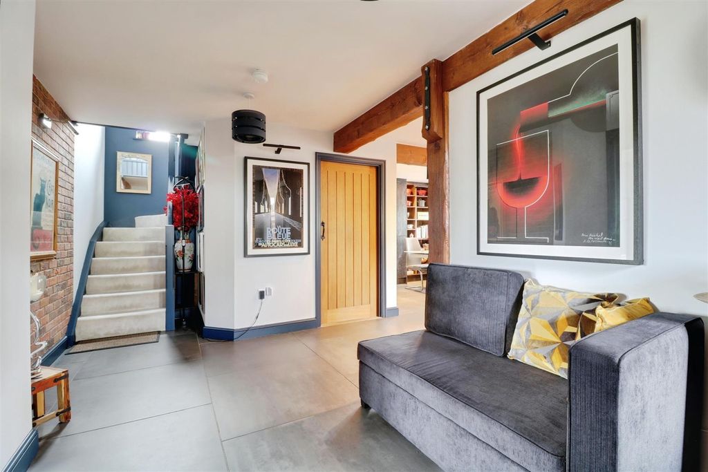 Property photo 2 of 31