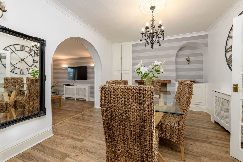 Property photo 3 of 31