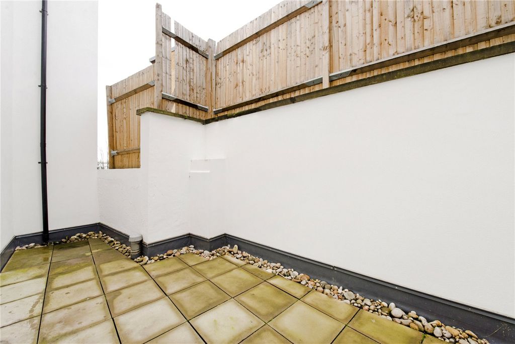 Property photo 2 of 11 Picture No. 20