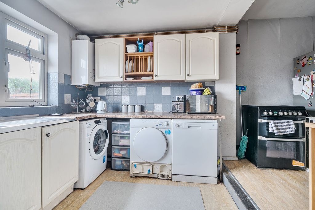 Property photo 2 of 12 Kitchen