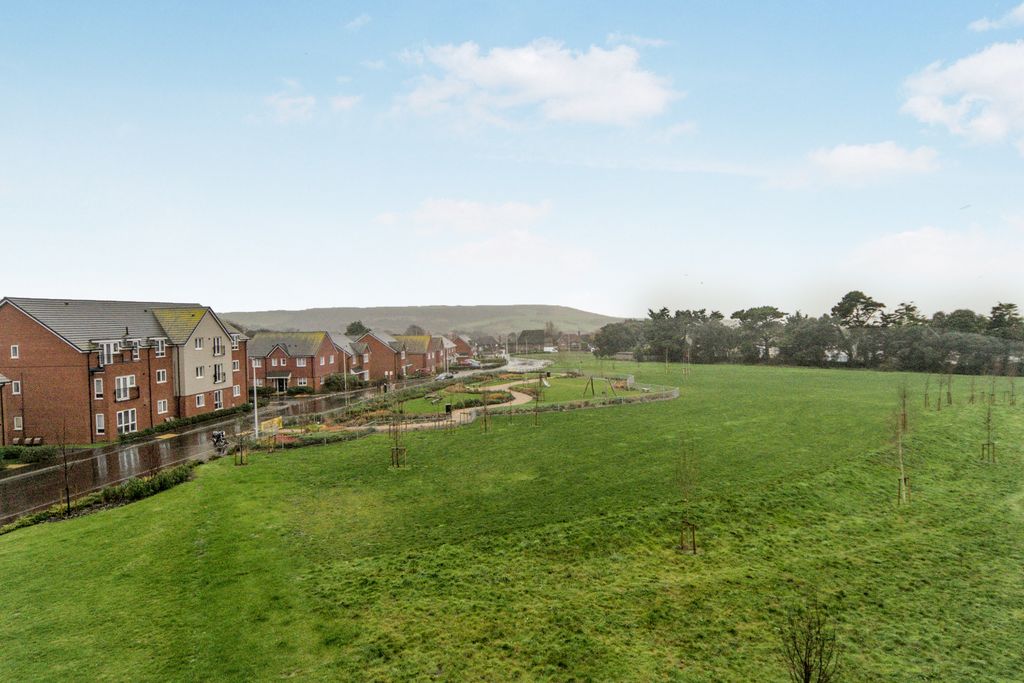 Property photo 3 of 21