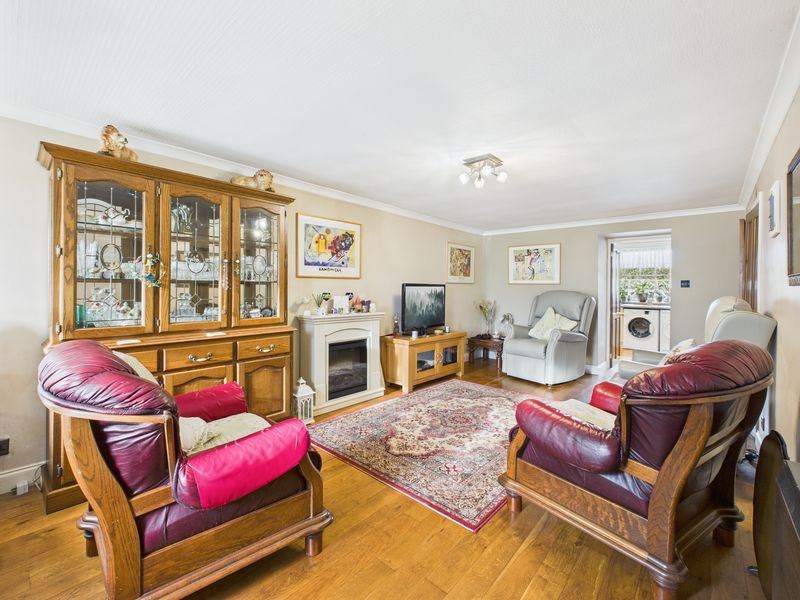 Property photo 2 of 12 Lounge