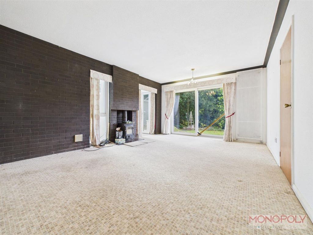 Property photo 3 of 42 Lounge