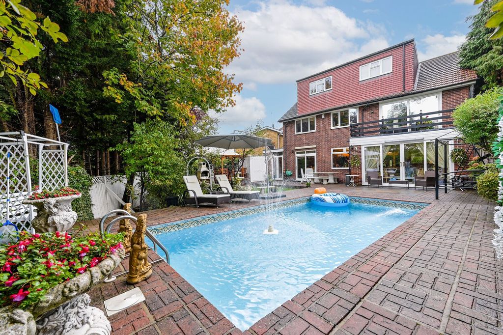 Property photo 1 of 23