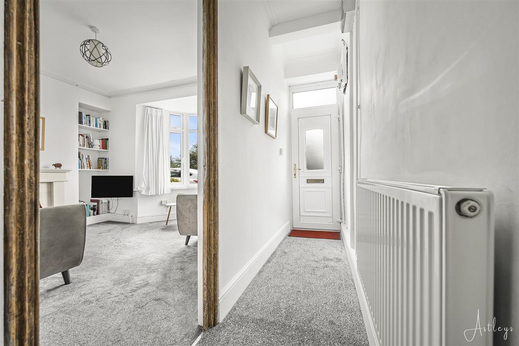 Property photo 3 of 17 Hall