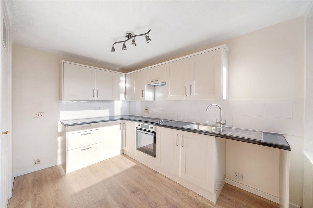 Property photo 3 of 8 Picture No. 20