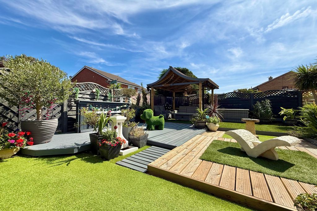 Property photo 2 of 52 Southerly Rear Garden