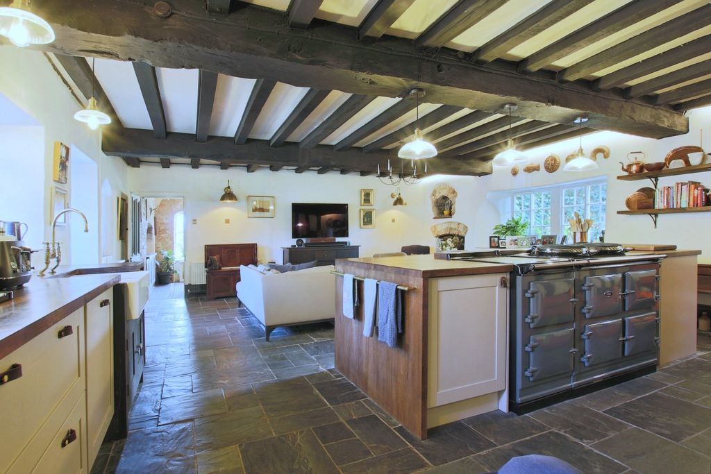 Property photo 2 of 29 3748975