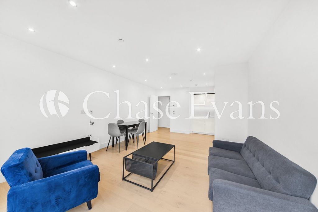 Property photo 3 of 14 Livign Area