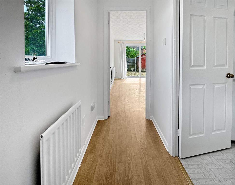 Property photo 2 of 13 Entrance Hall