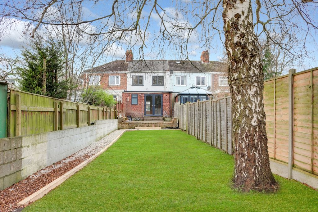 Property photo 1 of 13 Lawned Back Garden