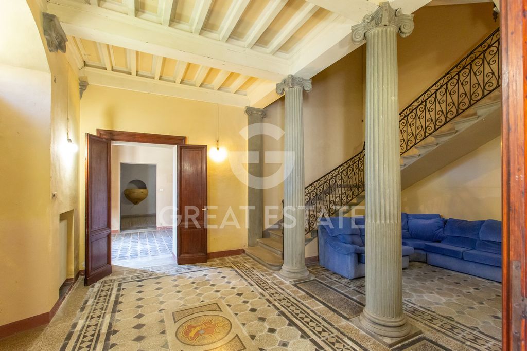 Property photo 2 of 53 Interiors