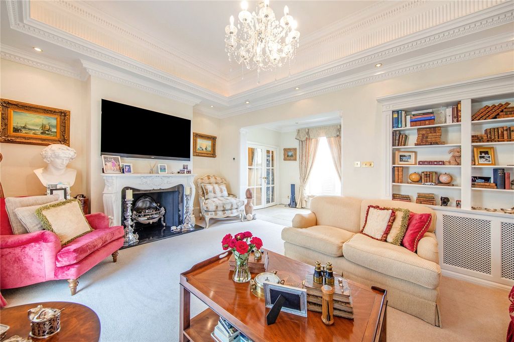 Property photo 2 of 22 Sitting Room