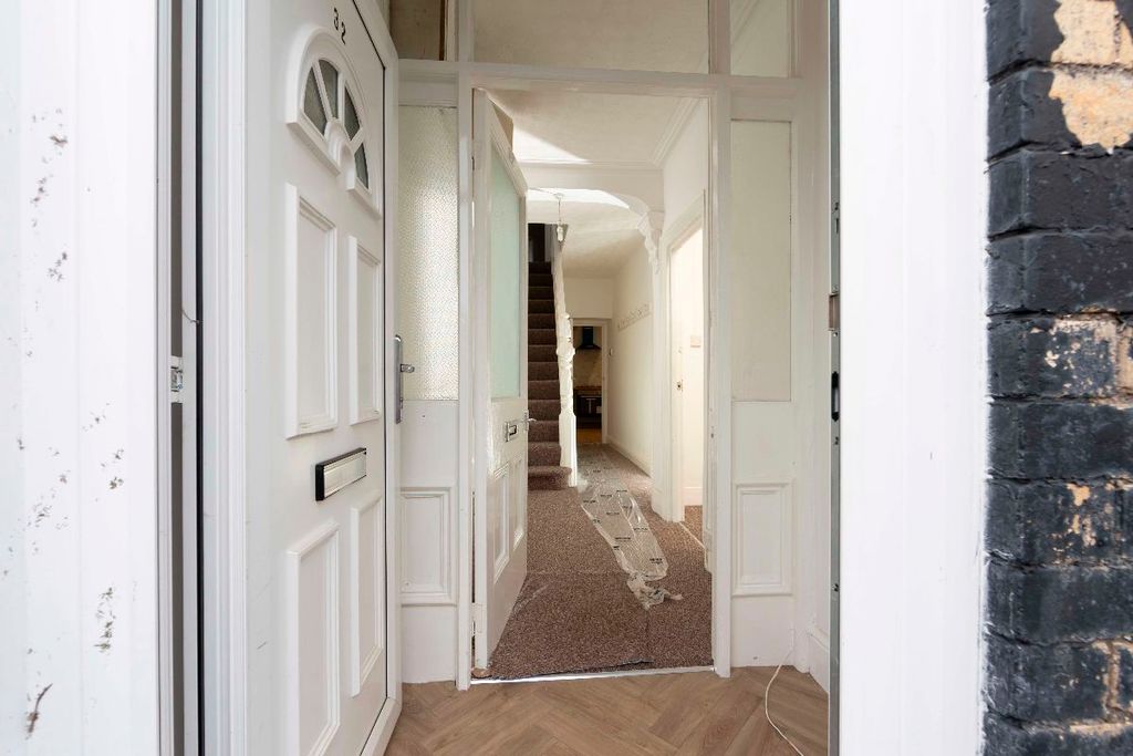 Property photo 3 of 25