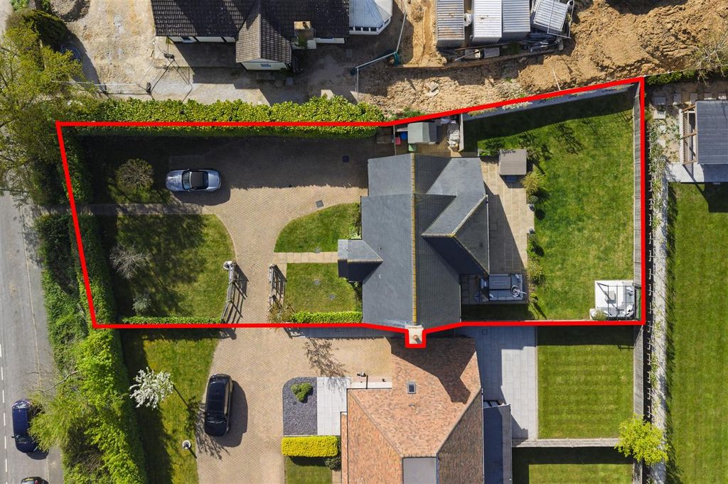 Property photo 2 of 33