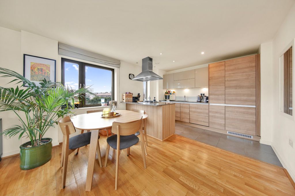 Property photo 2 of 27 Picture No. 25