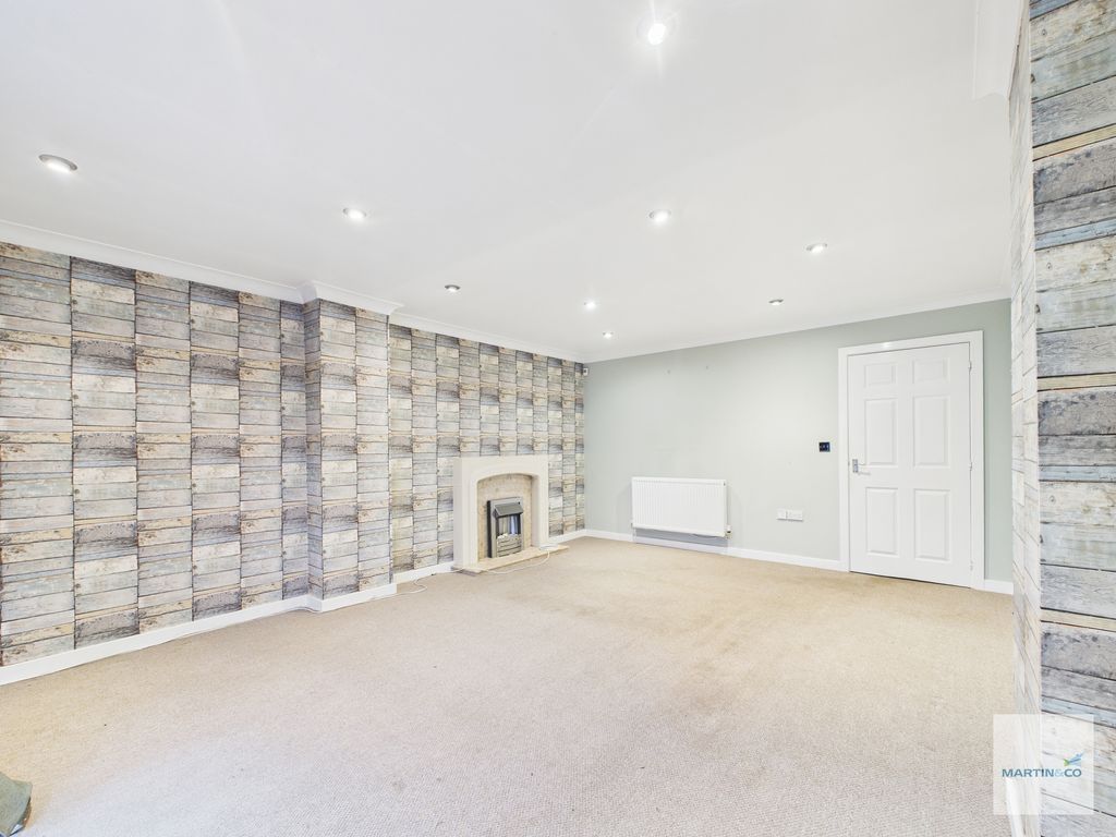 Property photo 3 of 18 Cam03394G0-Pr0411-Still002