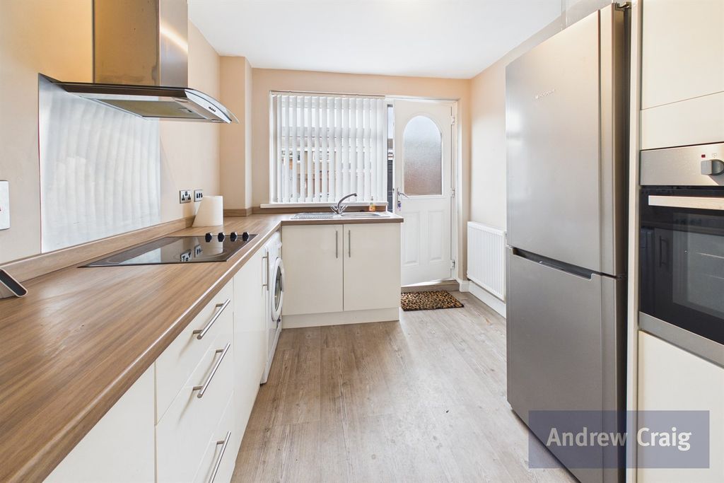 Property photo 2 of 8 Kitchen