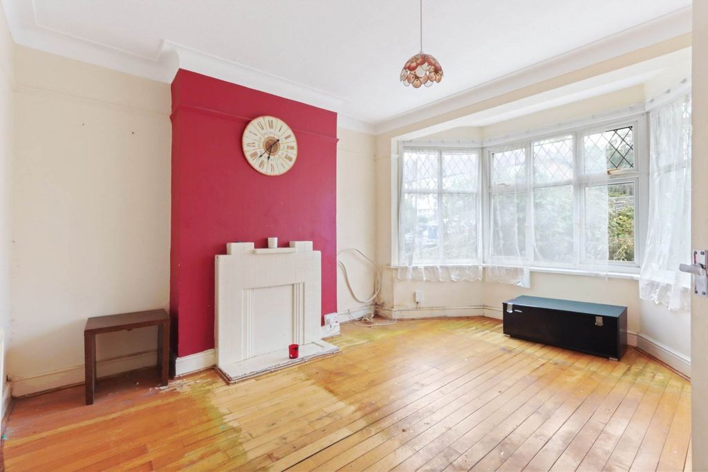 Property photo 2 of 11