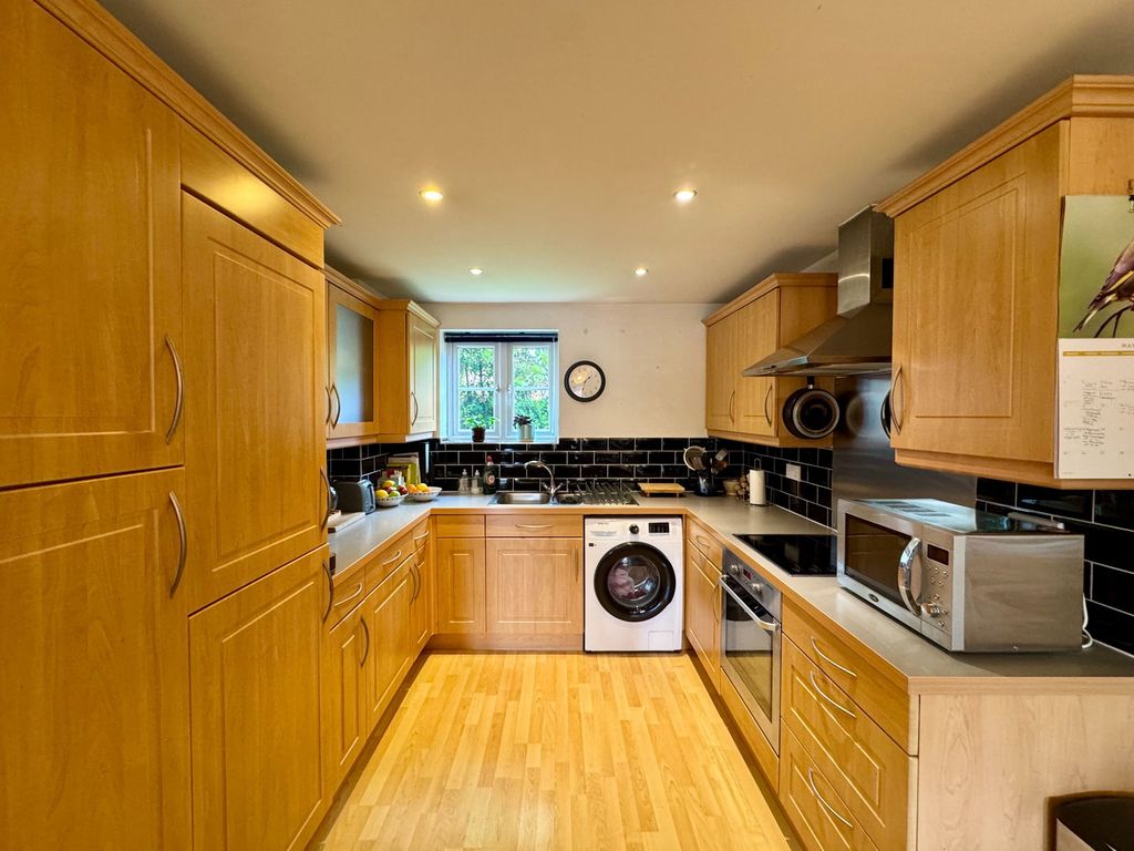 Property photo 3 of 9