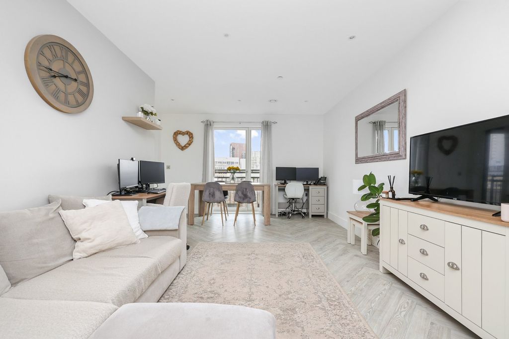 Property photo 3 of 26