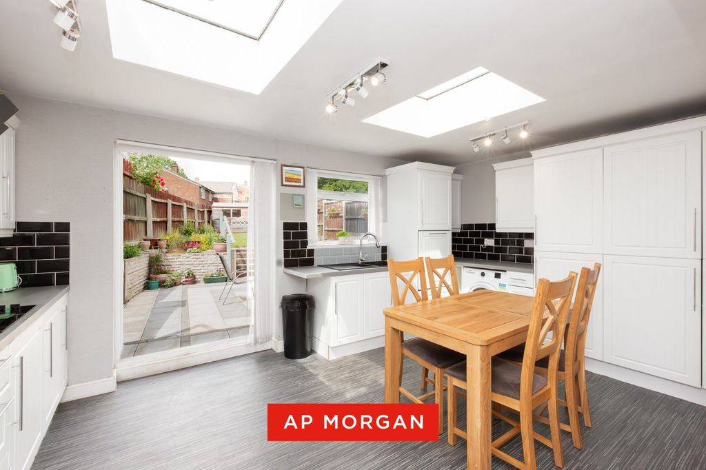 Property photo 3 of 16 Picture No. 11