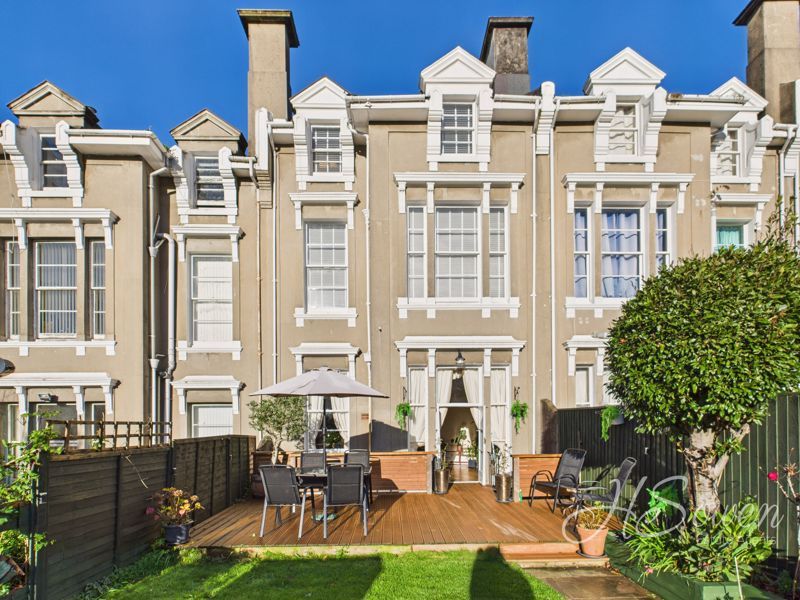 Property photo 1 of 27 Photo 12