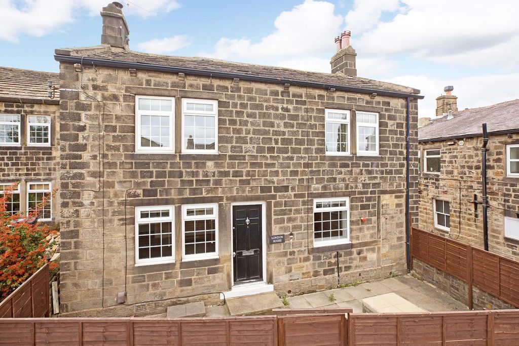 3 bed detached house for sale Rawdon