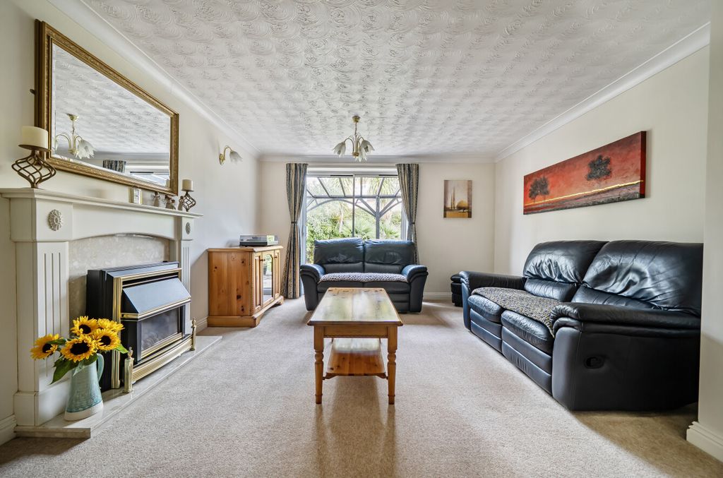 Property photo 2 of 13 1363701-12-68E4d8...