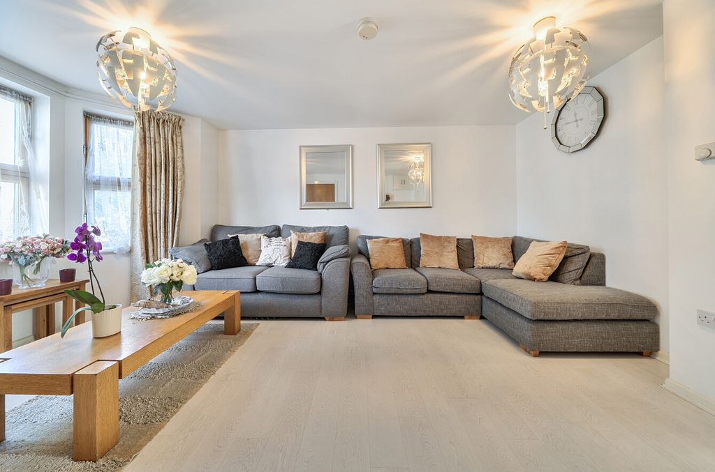 Property photo 2 of 24 1487121-9-6A4E476...