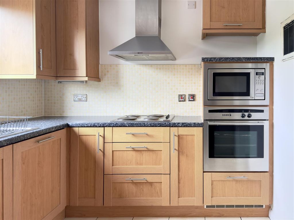 Additional image 8 of 2 bed flat to rentPierhead View, Penarth Marina CF64