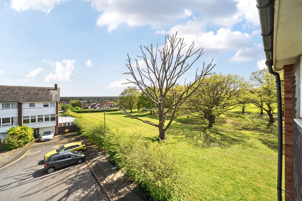 Property photo 2 of 17 1441921-17-69E0Db...