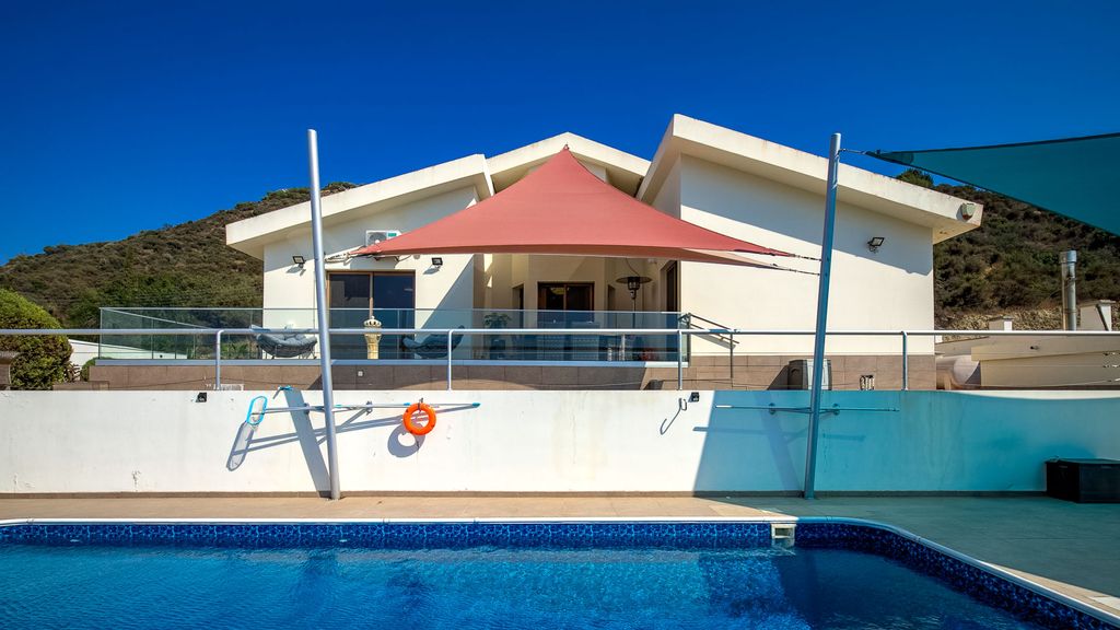 Property photo 2 of 35