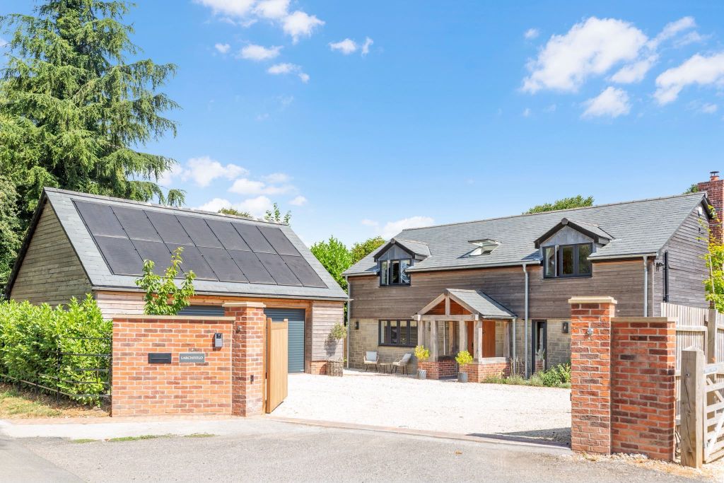 Property photo 1 of 32