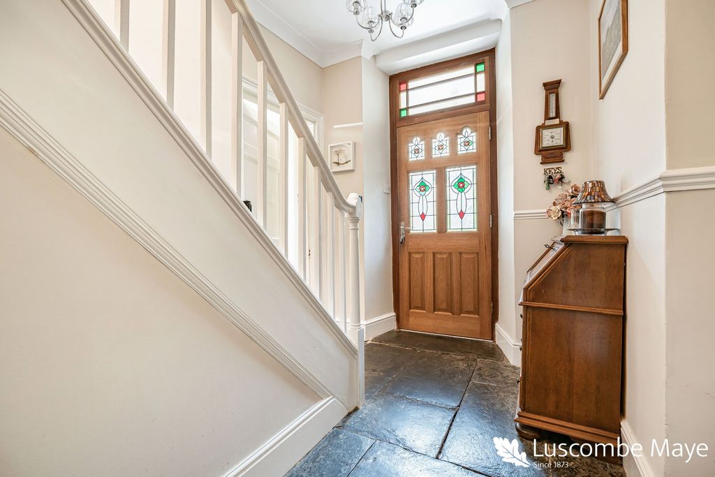 Property photo 2 of 31