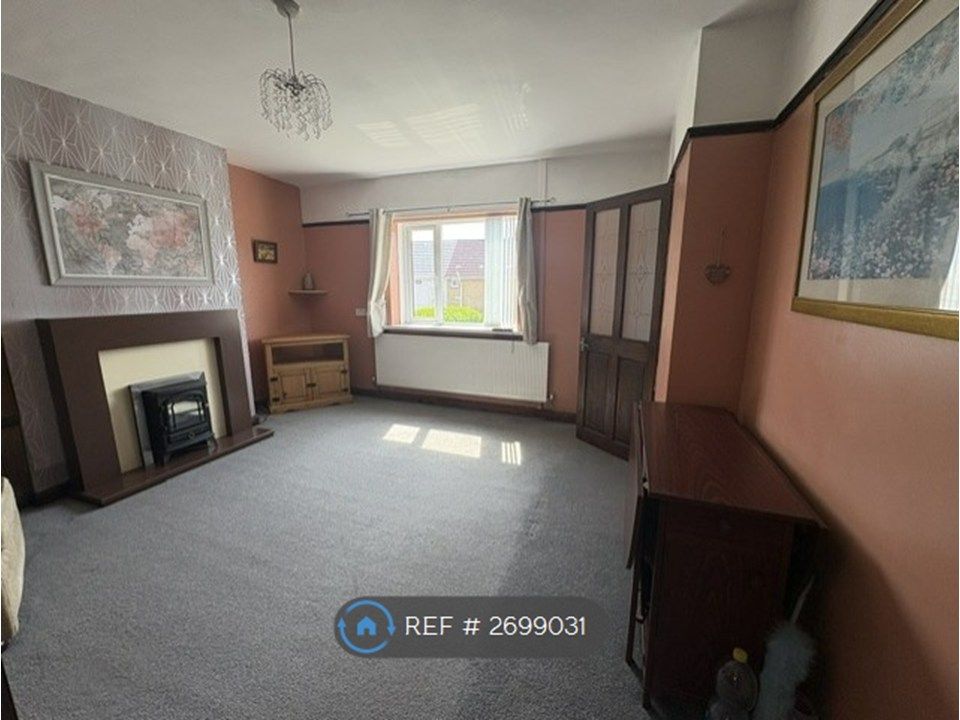 Property photo 2 of 9 Living/Dining Room