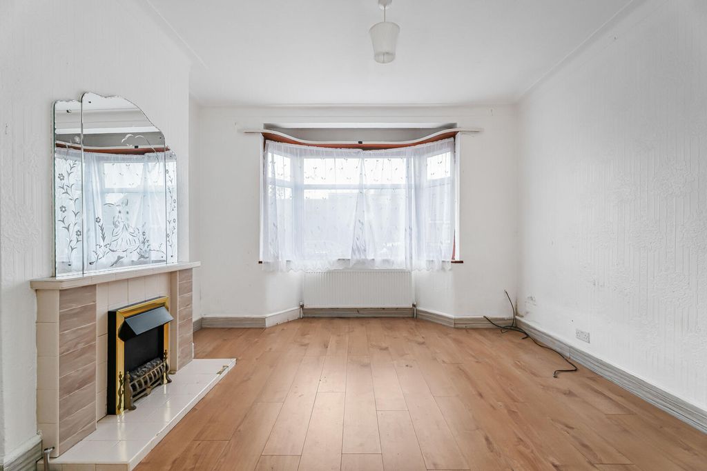 Property photo 3 of 27 Living Room