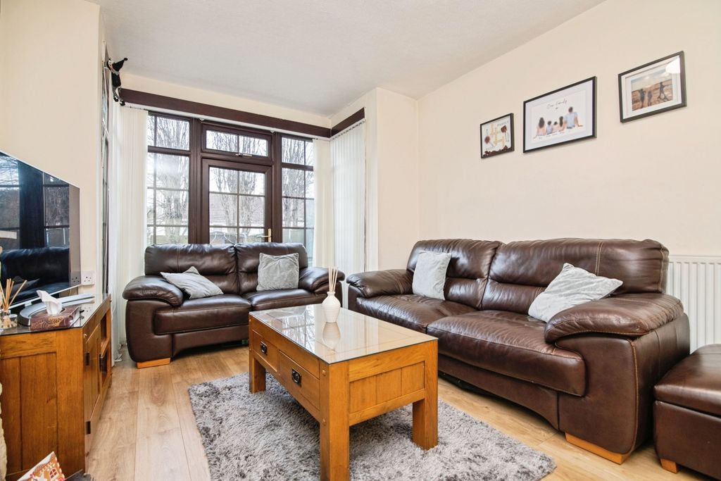 Property photo 3 of 20 Pbox-Img.Jpg