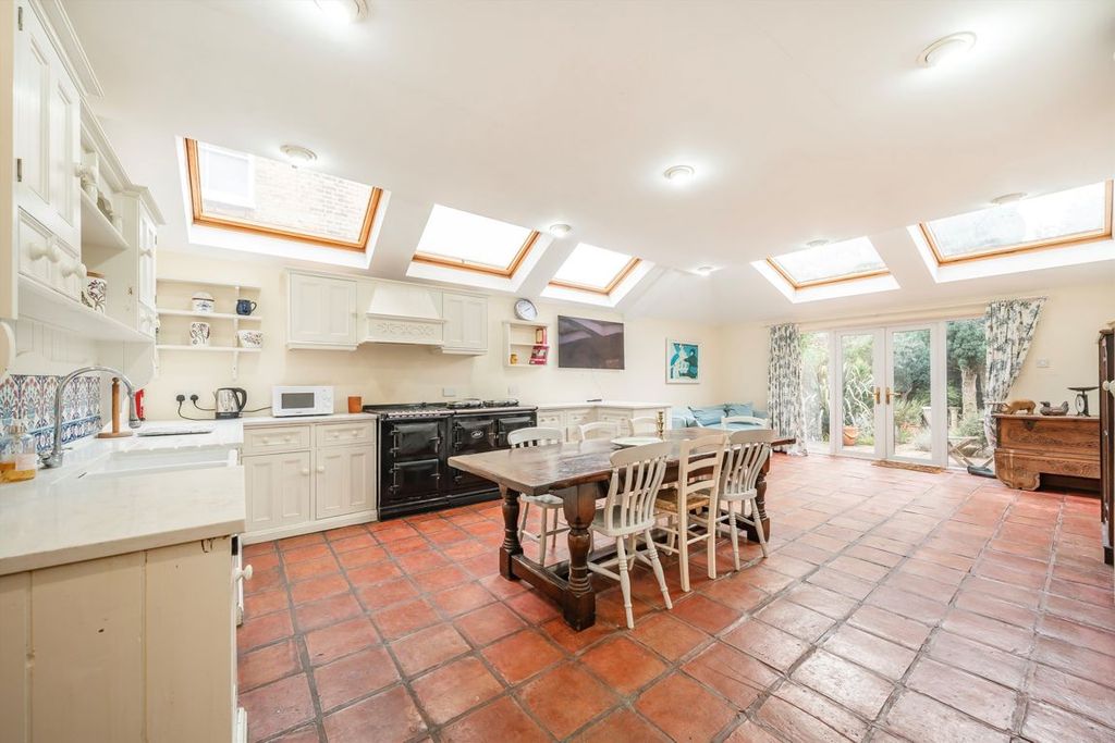 Property photo 3 of 8