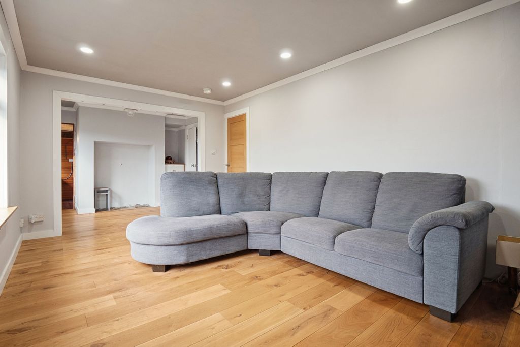 Property photo 3 of 36