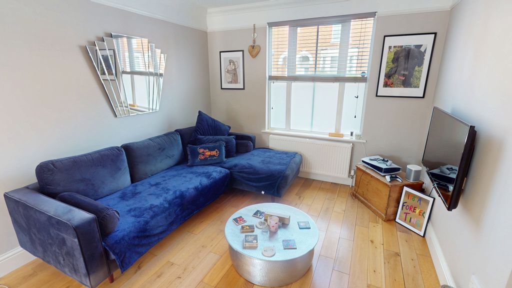 Property photo 2 of 13 Lounge