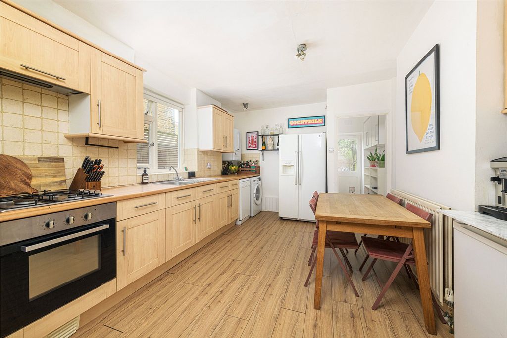 Property photo 2 of 11 Picture No. 18