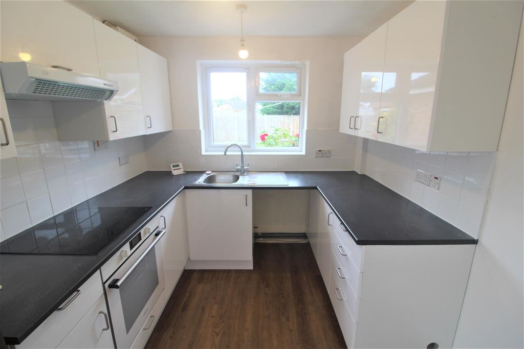 Property photo 2 of 8 Kitchen.Jpg