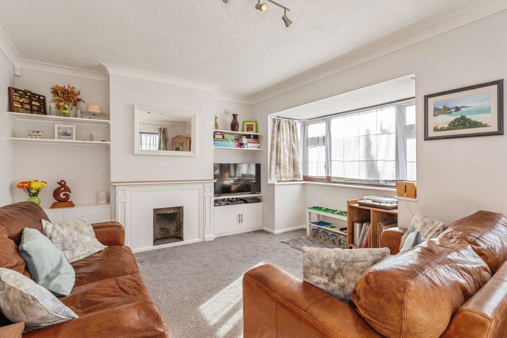 Property photo 3 of 18